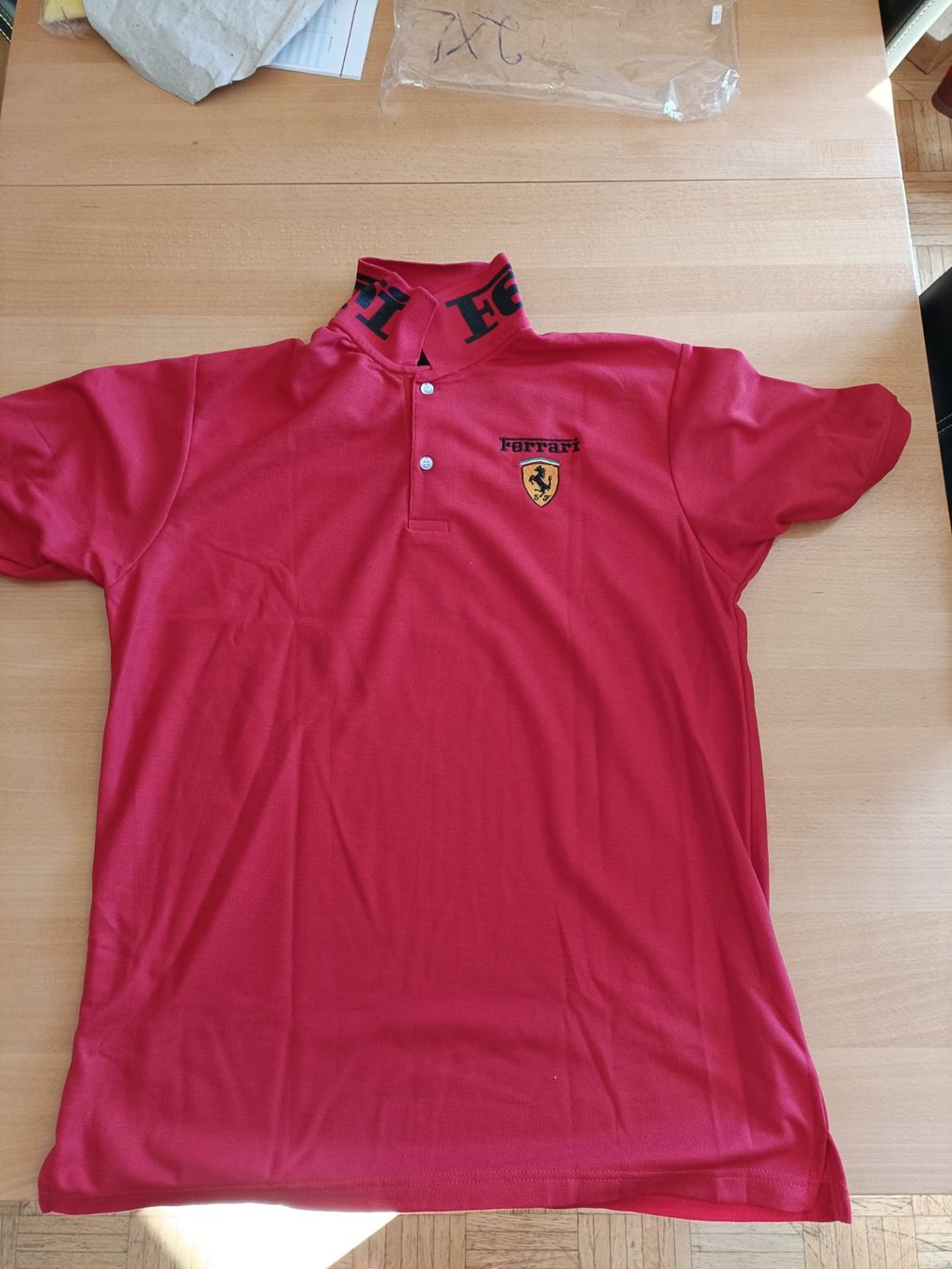 Magliette Polo: Ferrari Poloshirt XL – Nuovo e nell'imballaggio originale da Escholzmatt venduto da Lagano