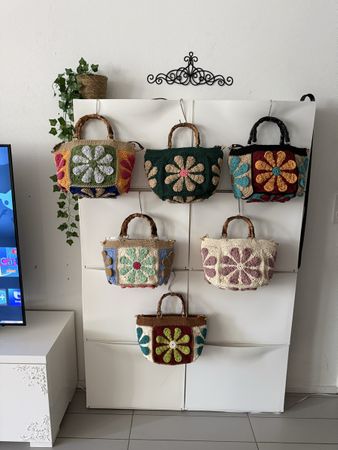 Handtasche gehäkelt Blumenmotiv diverse Farben guter Zustand
