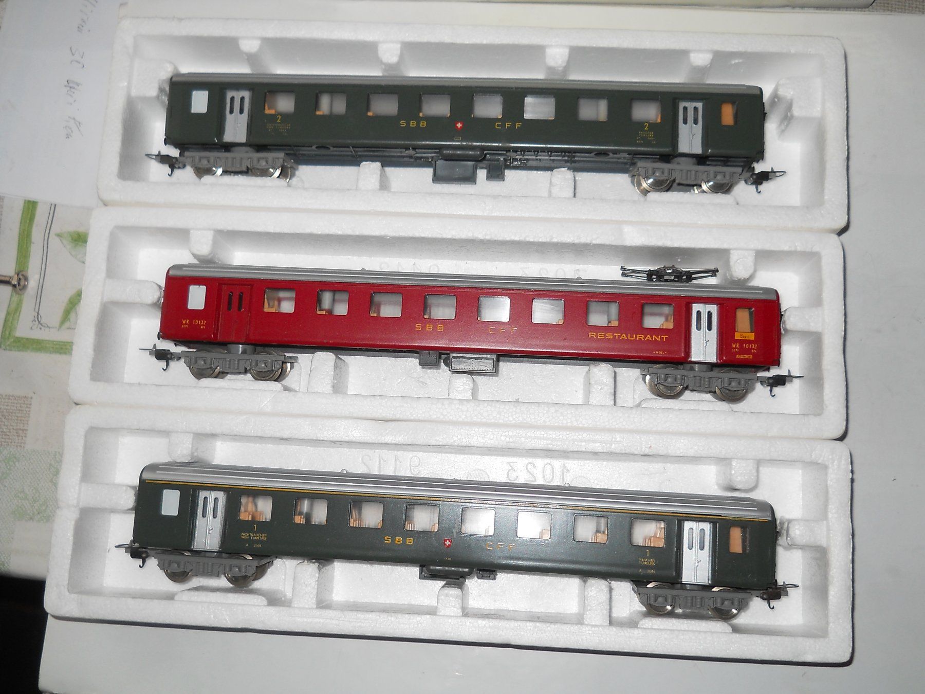 Lima Modellini di ferrovie: 2 Lima SBB Loks mit Wagen – Usato da Schwanden GL venduto da roerich20 8