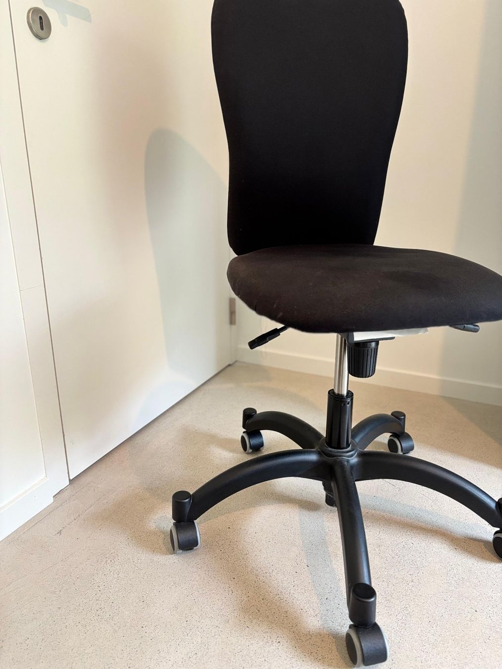 Stühle: Chaise de bureau noire – Gebraucht aus La Tour-de-Peilz von MatthieuB1 1