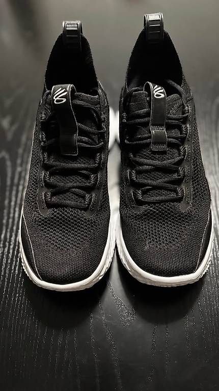 Under Armour Scarpe da uomo: Under Armour Curry Flow 8 - 44 EU – Usato da Pieterlen venduto da Haritz85 1