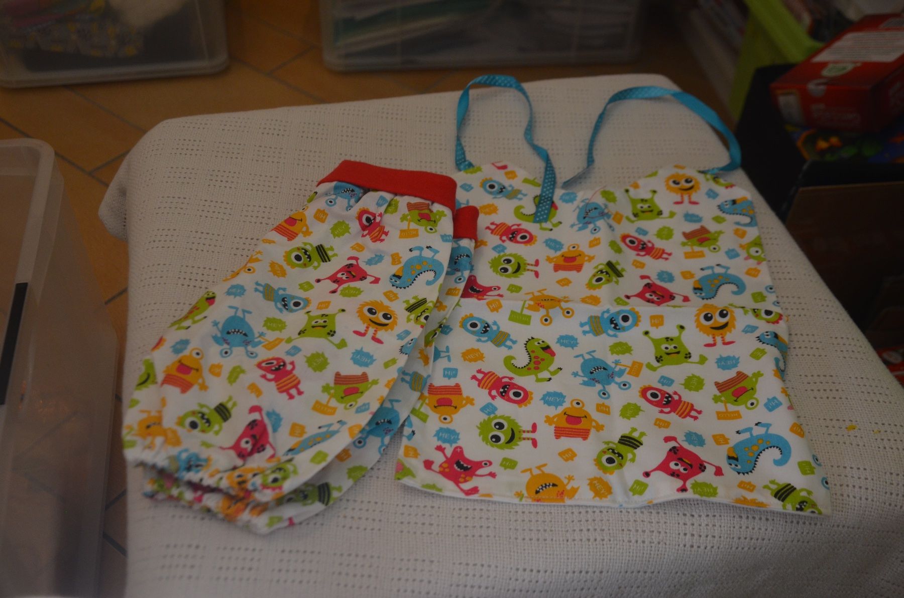 Lotti & Set di vestiti: TAILLE 62 - HOSE + LATZLI - NEU – Nuovo e nell'imballaggio originale da Chiasso venduto da Dolly015