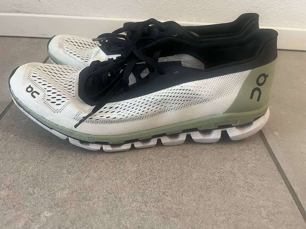 Damenschuhe: ON CLOUDBOOM WHITE/BLACK/GREEN – Gebraucht aus Winterthur von keb_77j9 2
