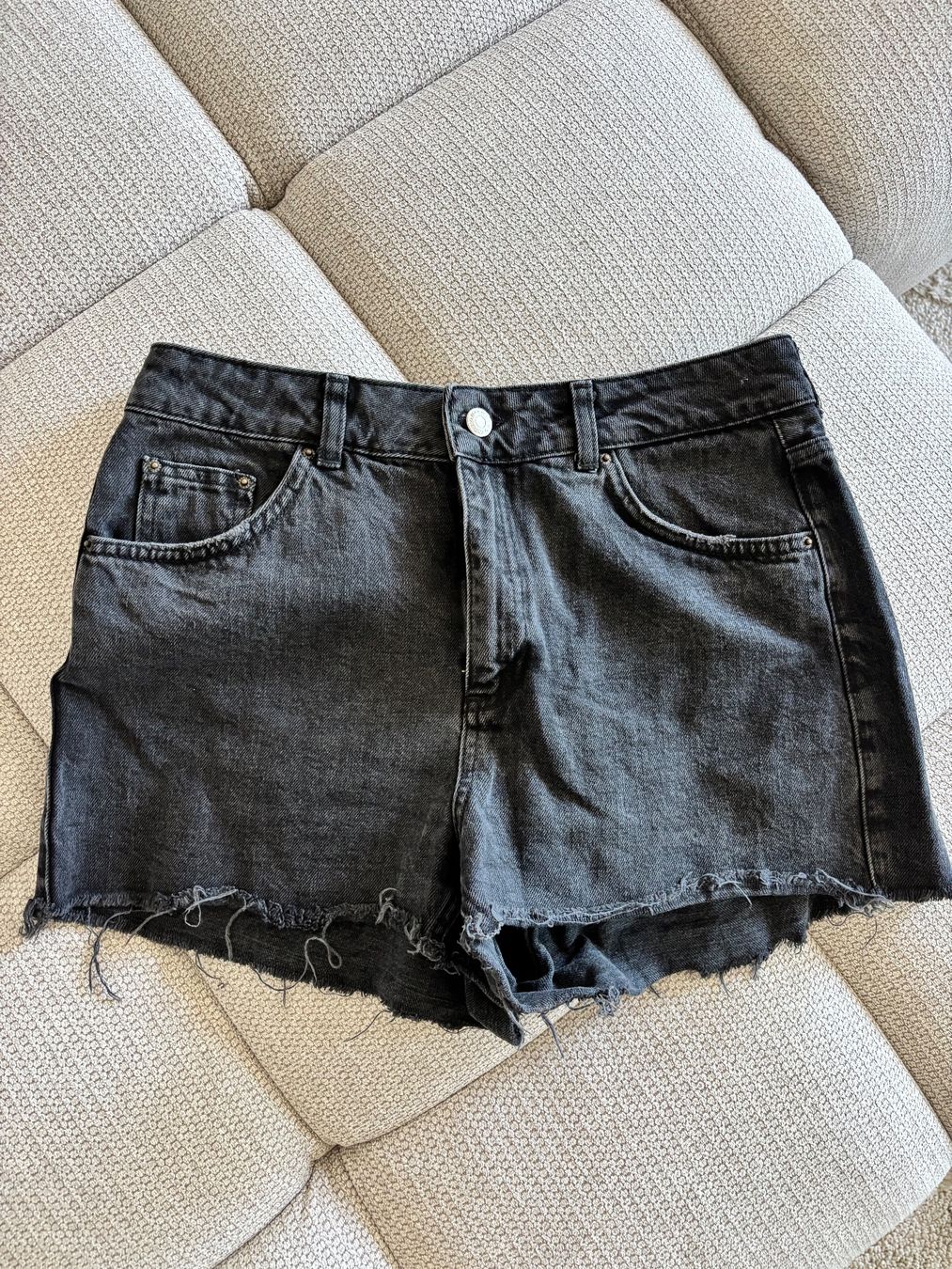 Topshop Jeans: Short en jeans noir taille M – D'occasion à Bulle par lfr_gfx8