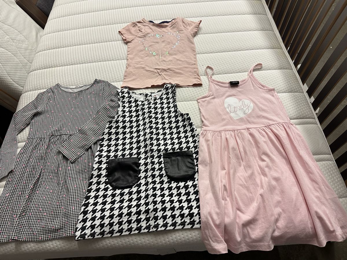 H&M Lotti & Set di vestiti: Mädchen kleiderpacket 116-122-128 – Usato da Sevelen venduto da Stopglobal.
