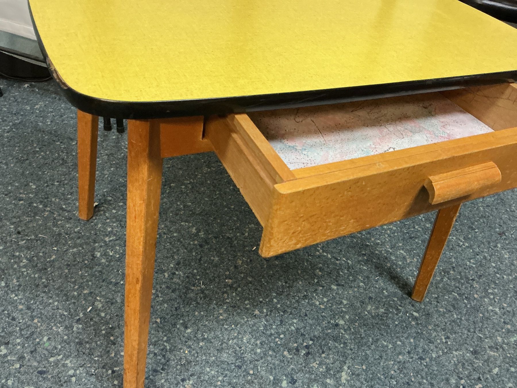 Tavoli: 60er Jahre Kindertisch – Usato da Bern venduto da vielerart 2