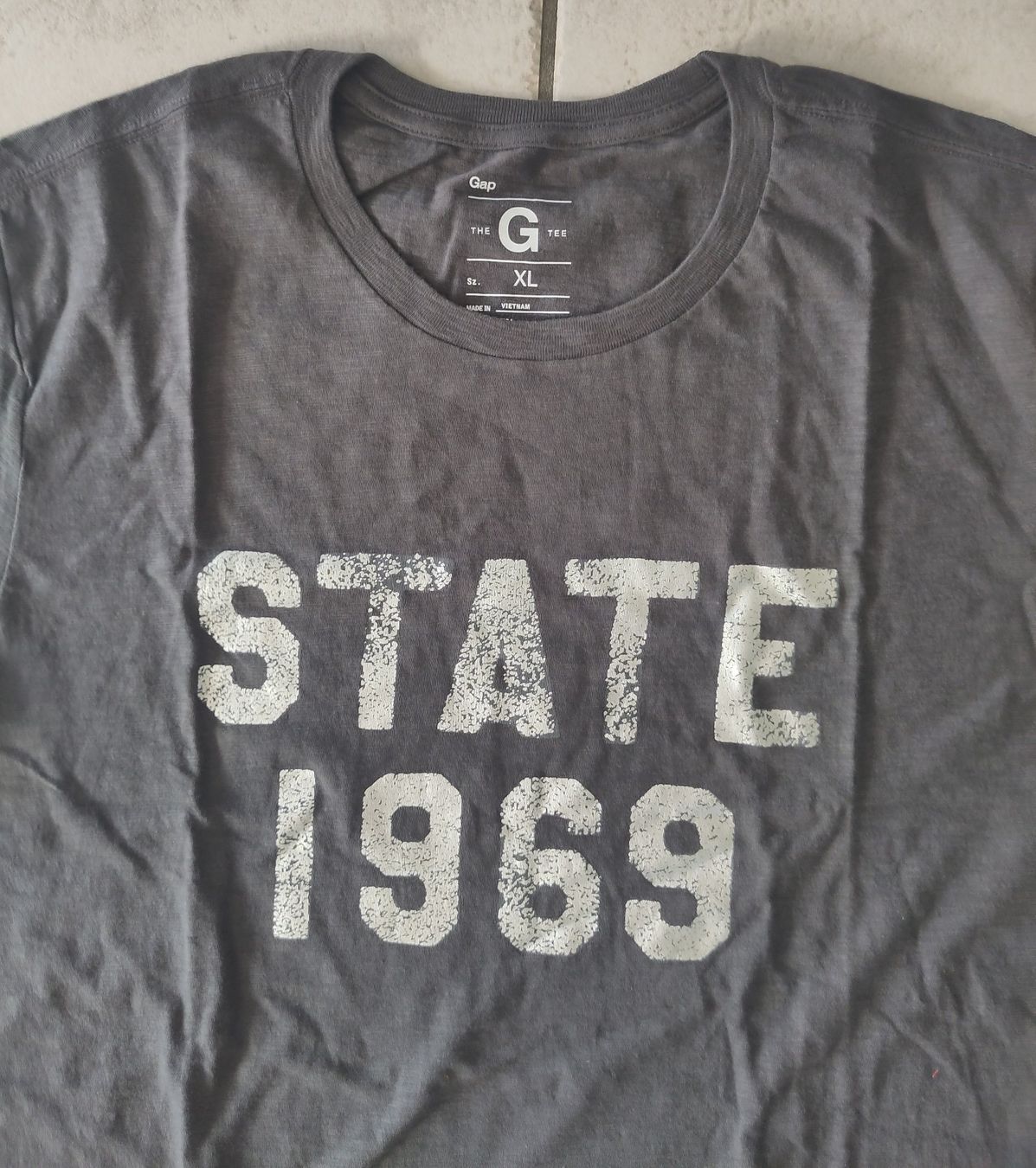 Gap T-Shirts: Neues GAP "State 1969" T-Shirt, XL, Anthrazit – Neu und originalverpackt aus Münchenwiler von  2