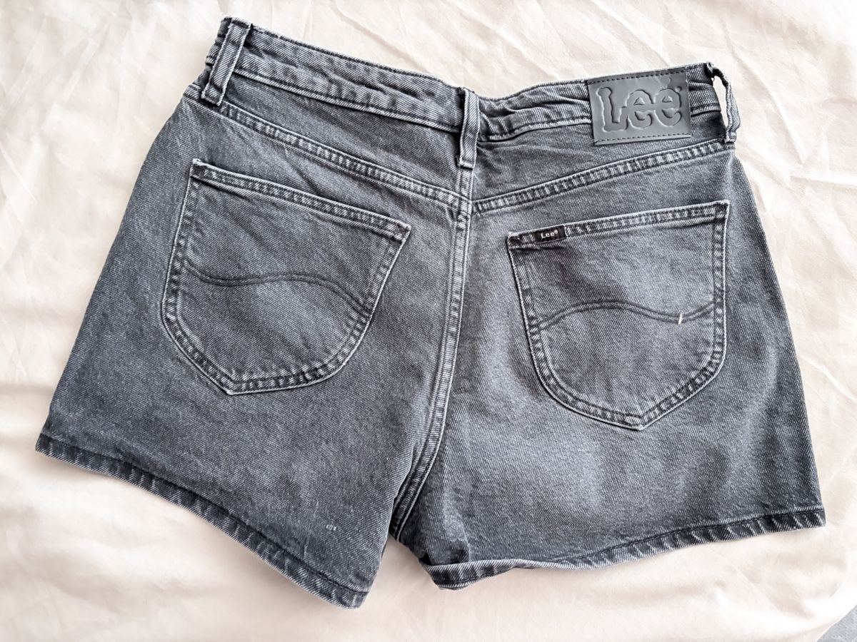 Lee Jeans: Short LEE – Usato da Montpreveyres venduto da hae_zk6g 1