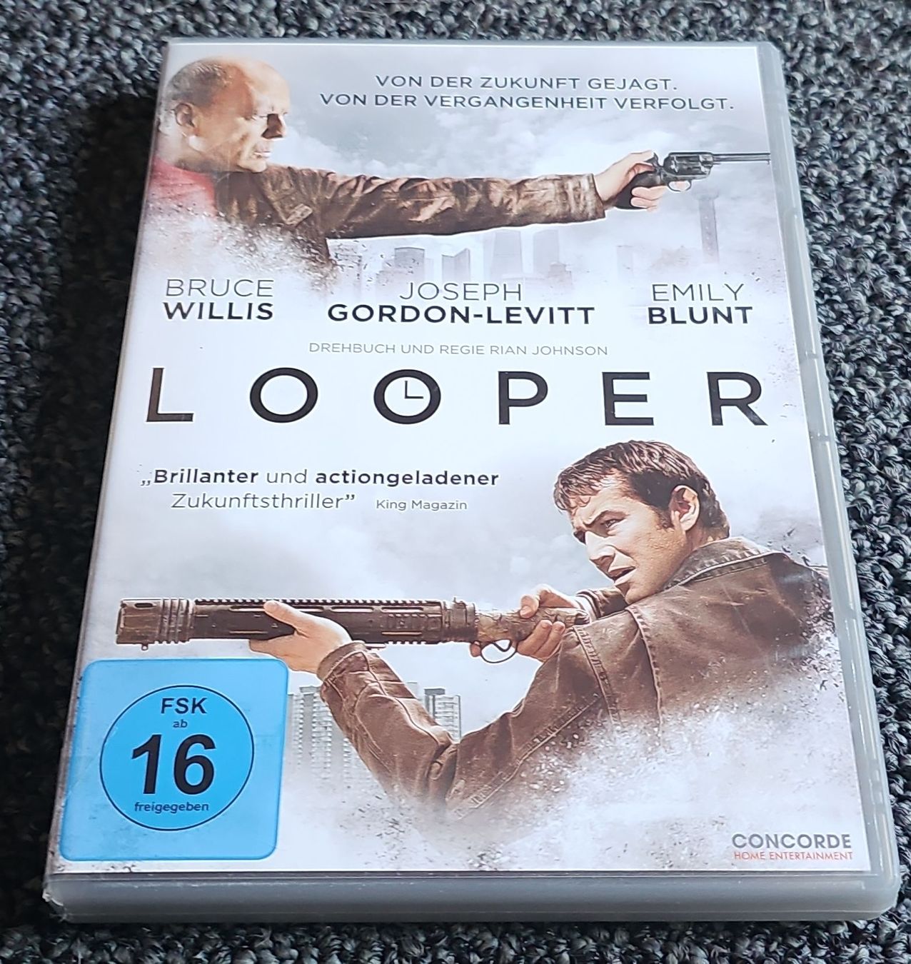 Tutti i DVDs: DVD Looper (22738) – Usato da Ruswil venduto da jan_bxl5