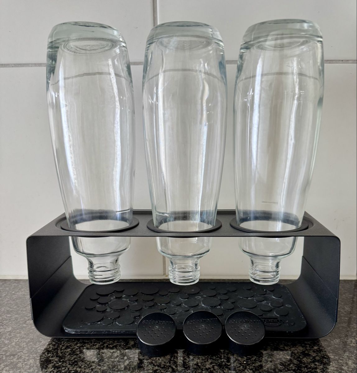 Sodastream Caraffe: Soda Stream Glasflaschen inkl. Halterung  – Usato da Uster venduto da Coco101 1