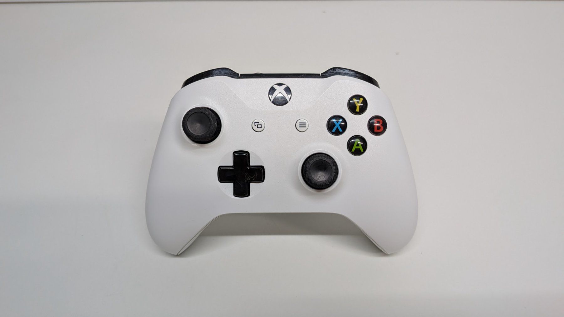 Microsoft Konsolen: Microsoft Xbox One S mit Controller, 365 GB – Gebraucht aus Menziken von mame18 1