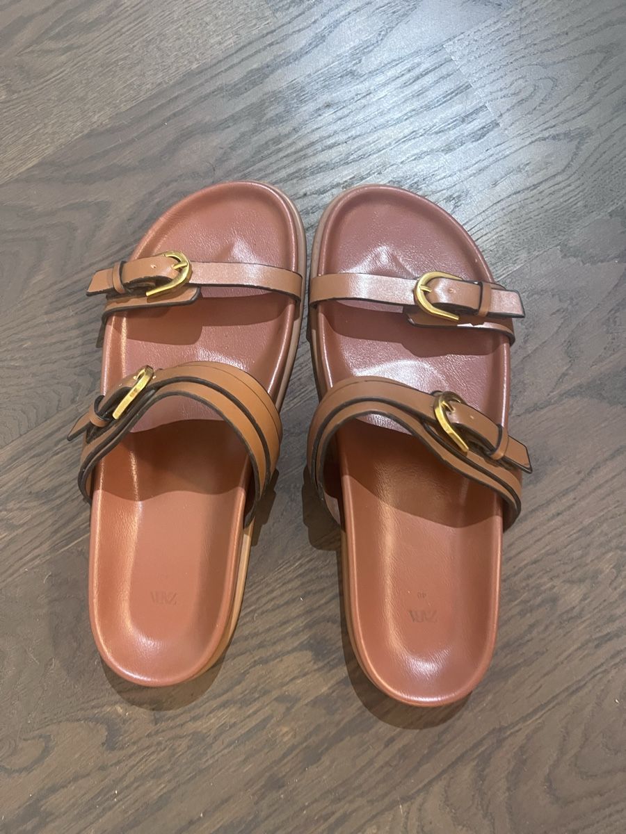 Zara Chaussures femmes: ZARA Slipper – D'occasion à Uitikon-Waldegg par LaDiene