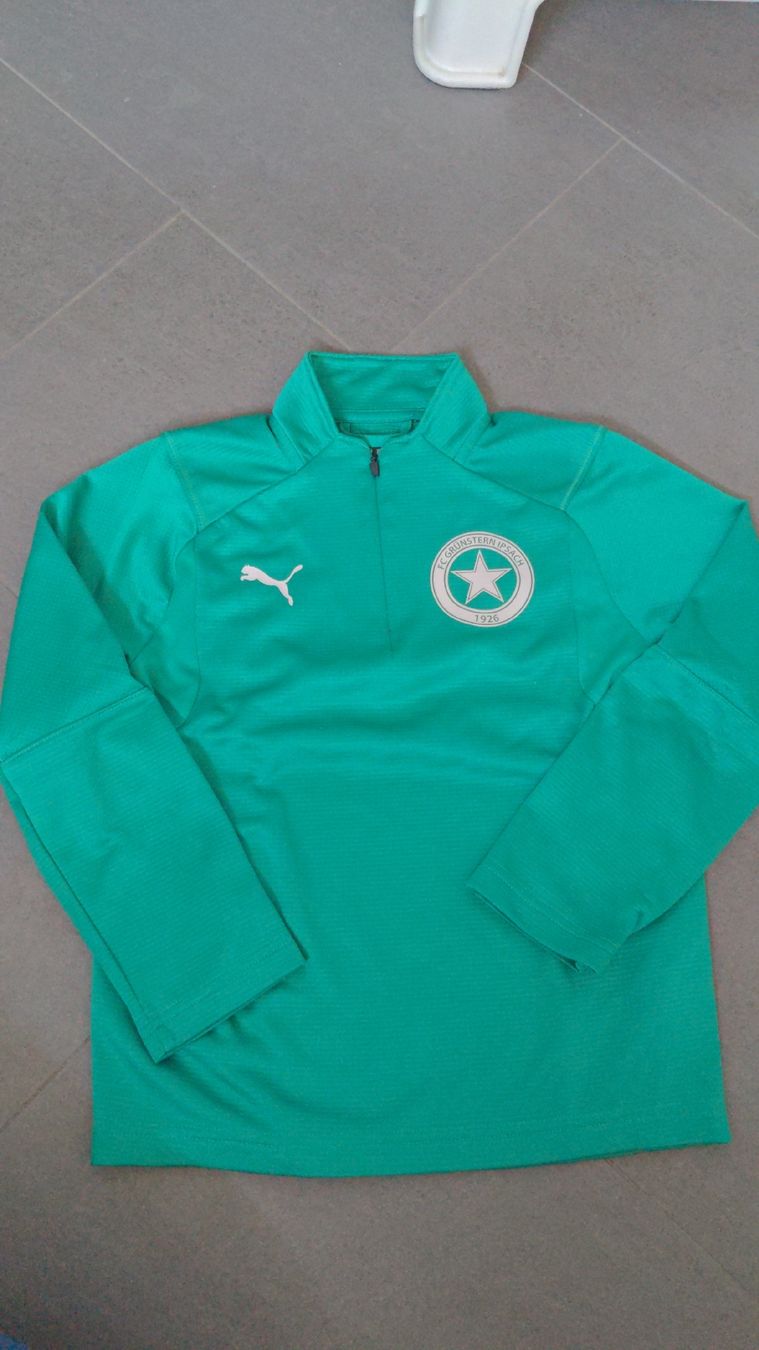 Puma Trainer, Turnhosen & -trikots: Puma Grünstern Ipsach Trainingpullover Paket Gr. 128-152 – Gebraucht aus Sutz von Rawypp 1