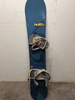 Snowboard mit Bindung