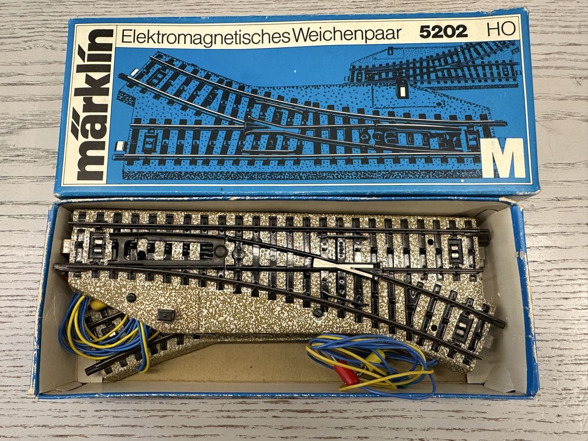 Märklin Modellini di ferrovie: Märklin 5202 Elektromagnetisches Weichenpaar – Usato da Lupsingen venduto da New-Haven