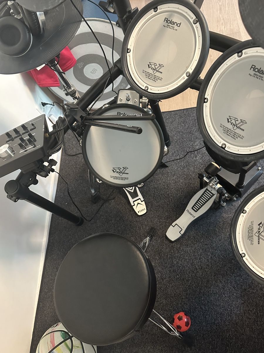 Roland Strumenti musicali: Roland silent drum set – Usato da Kilchberg ZH venduto da a_delia 1