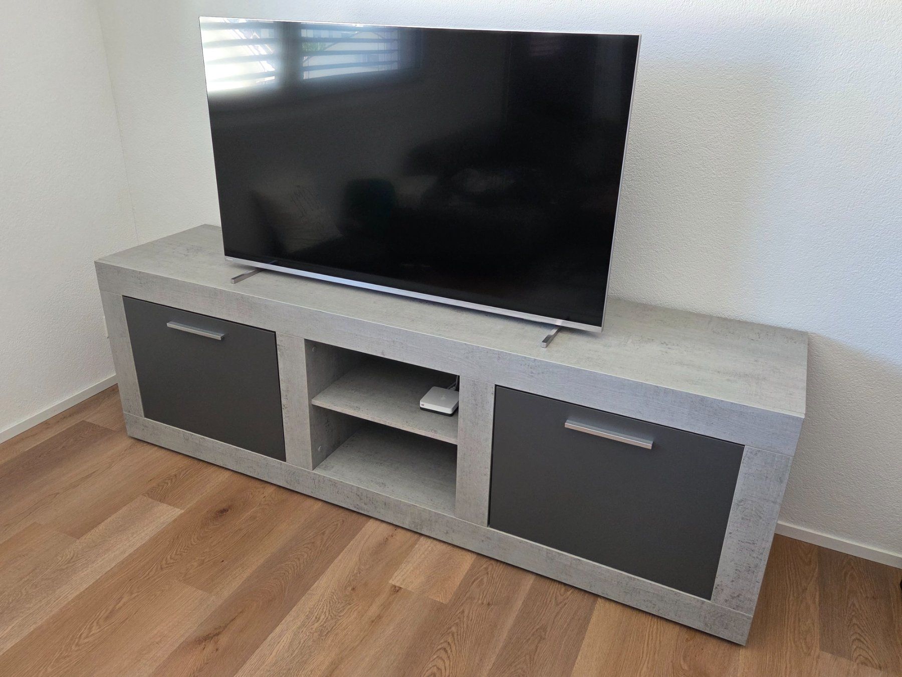 TV Möbel: Fernsehmöbel / Sideboard grau/anthrazit – Gebraucht aus Sirnach von reg_bw5q