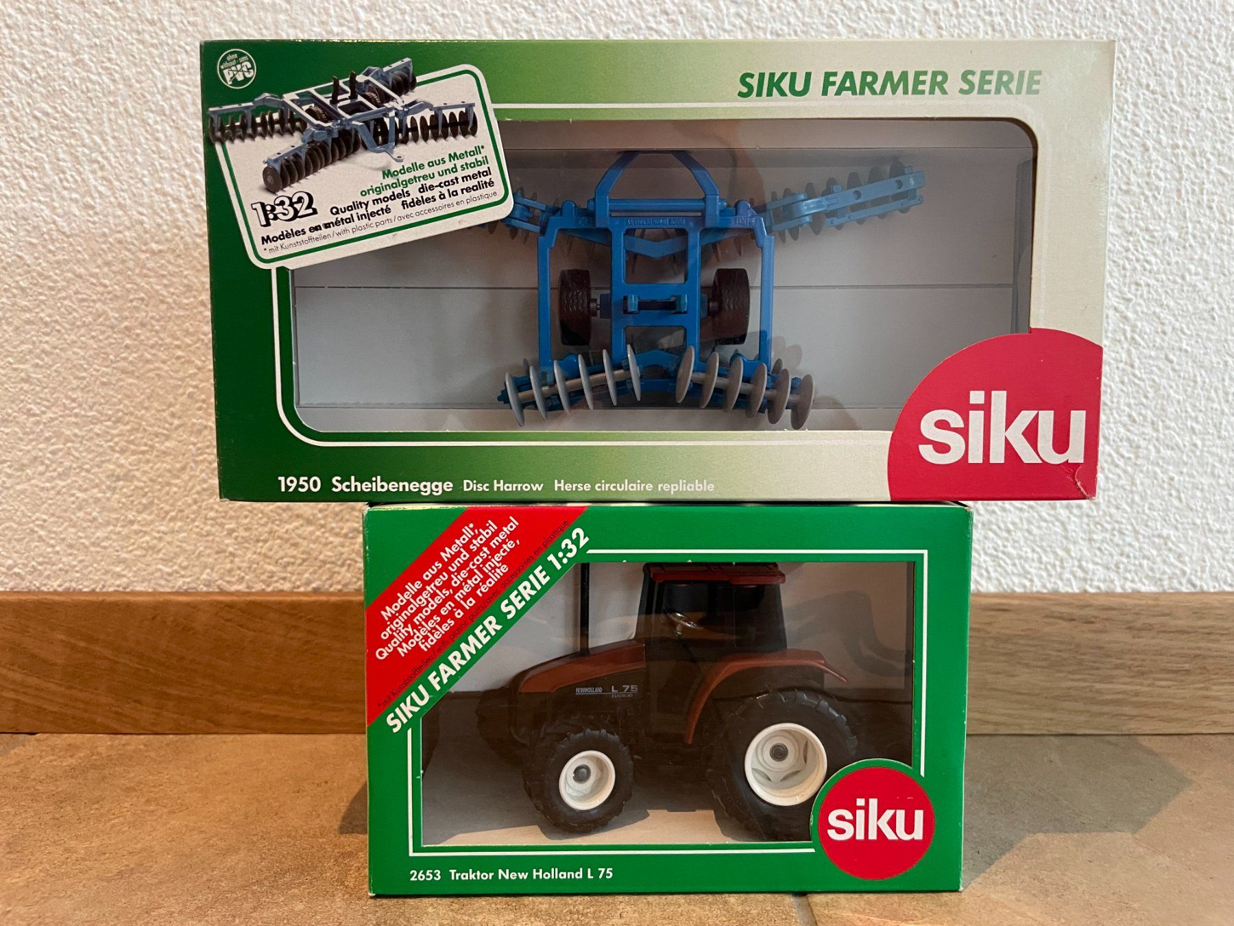 New Holland Trattori: SIKU New Holland L75 mit Scheibenegge – Nuovo e nell'imballaggio originale da Kreuzlingen venduto da Stefan1150 5