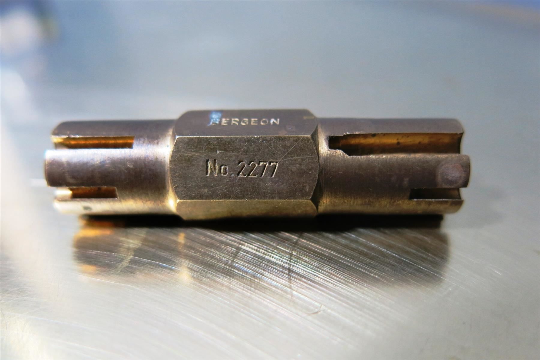 Bergeon Tutti gli attrezzi: Bergeon 2277 Feilhilfe Armbänder,  Z – Usato da Laufenburg venduto da Sirluger 2