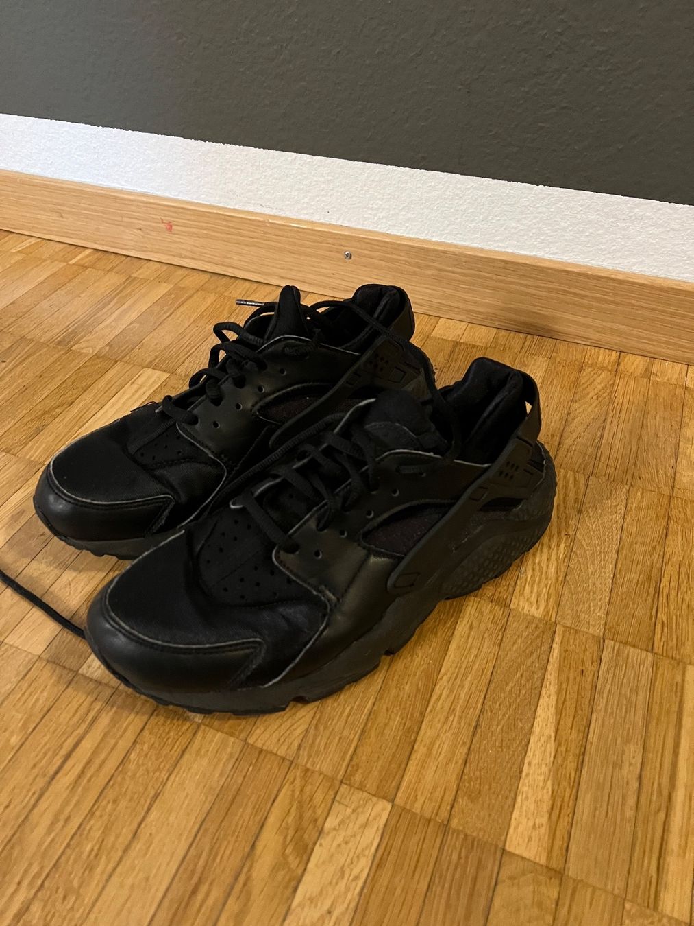Nike Scarpe da uomo: Nike Huaraches Schwarz Gr. 40 – Usato da Steinhausen venduto da adija1