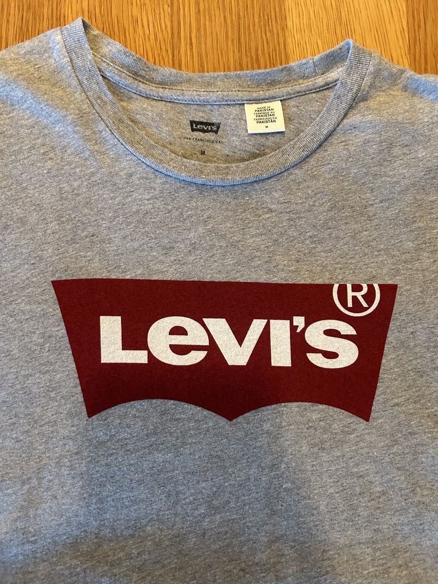 Levi's T-shirt: Levi's Herren T-Shirt Gr. M Grau – Usato da Schwarzenbach SG venduto da bienchen22 2