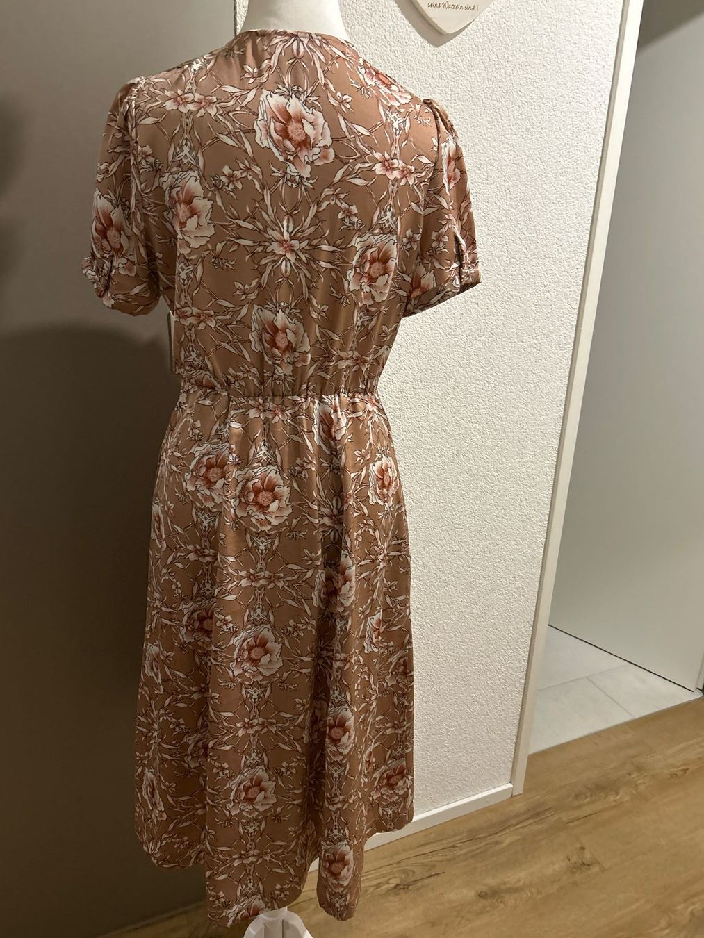 Vestiti: Kleid hellbraun mit Blumenmuster von Louche Gr. M – Usato da Brunnen venduto da Nala2929 5