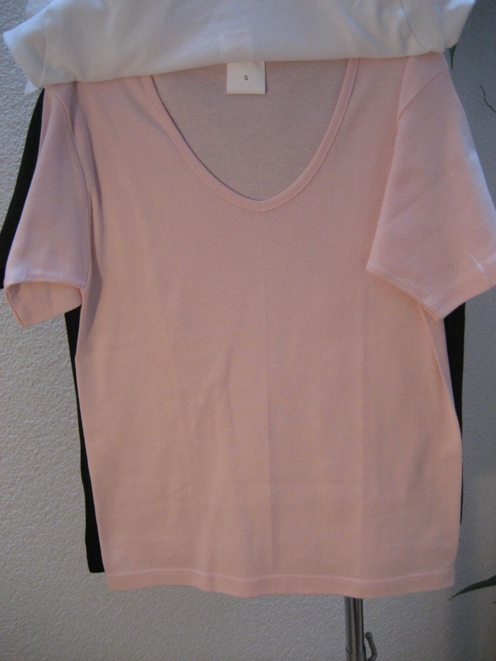 T-shirt: Lot de 4 t-shirts taille S – Usato da Delémont venduto da marryb 1