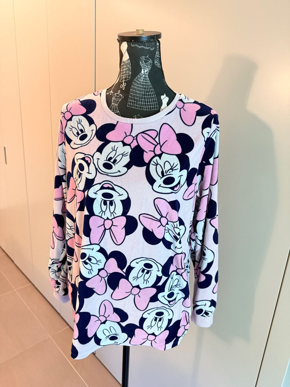 Maglioni & Felpe: Damen Pullover mit Minnie Maus Motiv, Grösse S – Usato da Wollerau venduto da falkenauge444