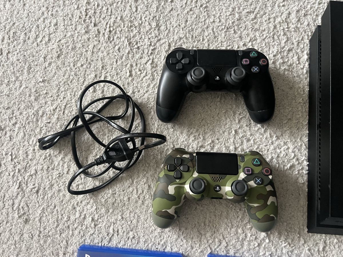 Sony Konsolen: Playstation 4 / PS4 inkl. Controller & Games – Gebraucht aus Lenzburg von Sil.sal 3