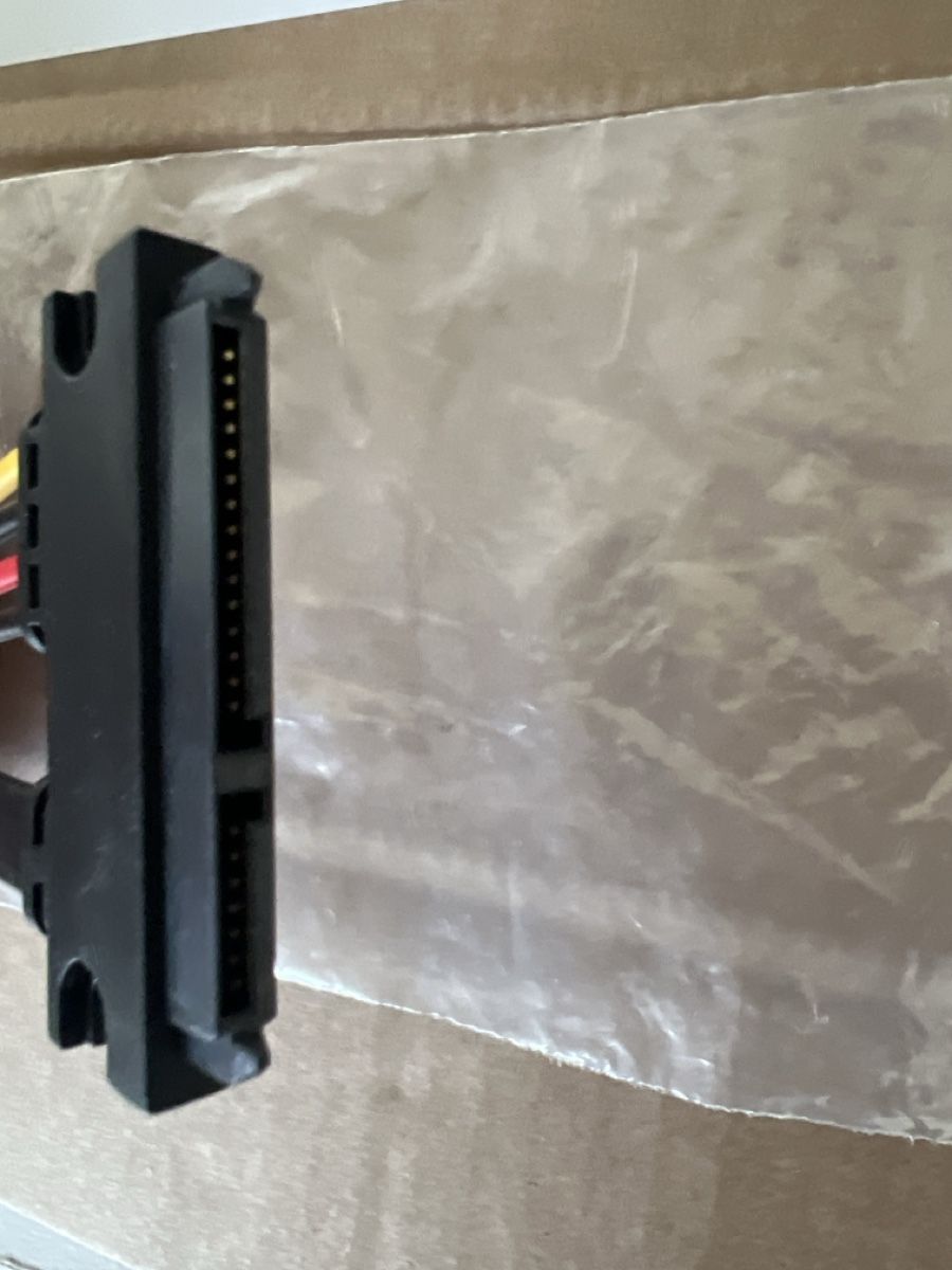 Cavi: Slimline SATA power adapter cable black new condition – Nuovo (secondo la descrizione) da Mülligen venduto da vagos85 1