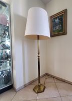 Vintage Stehlampe Messing Weiss Lampenschirm schöner Muster