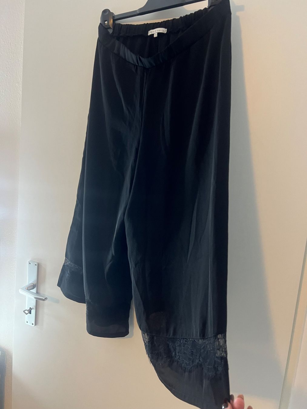 Lotti di vestiti: Schwarzes Strand Set mit Spitzendetails Gr. L& Top Hose – Usato da Wattwil venduto da skr_94 9