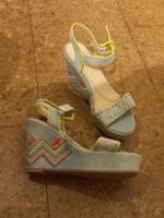 Neue verzierte Schuhe mit Keilabsatz Gr. 39