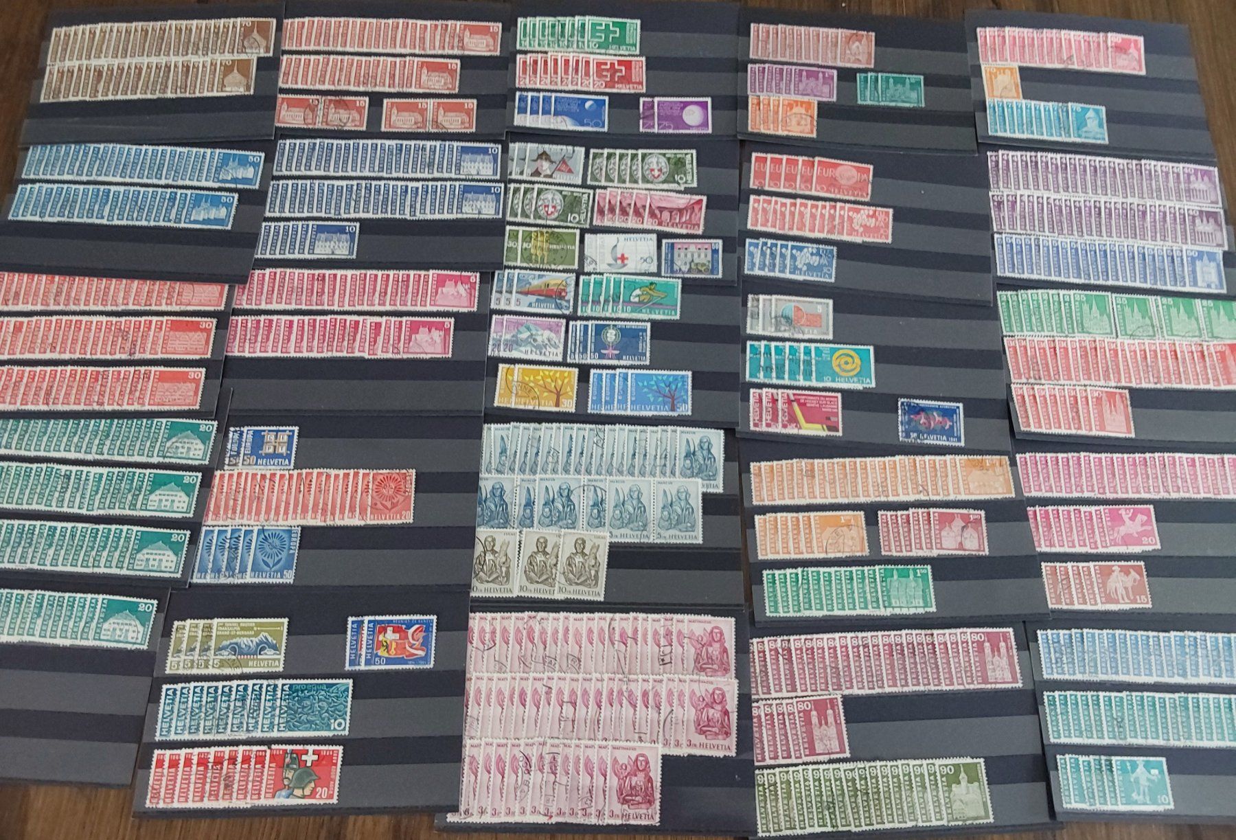 Tutti i francobolli: 200 Stk. CH Briefmarken-Steckkarten – Usato da Münchwilen AG venduto da Nesar 4