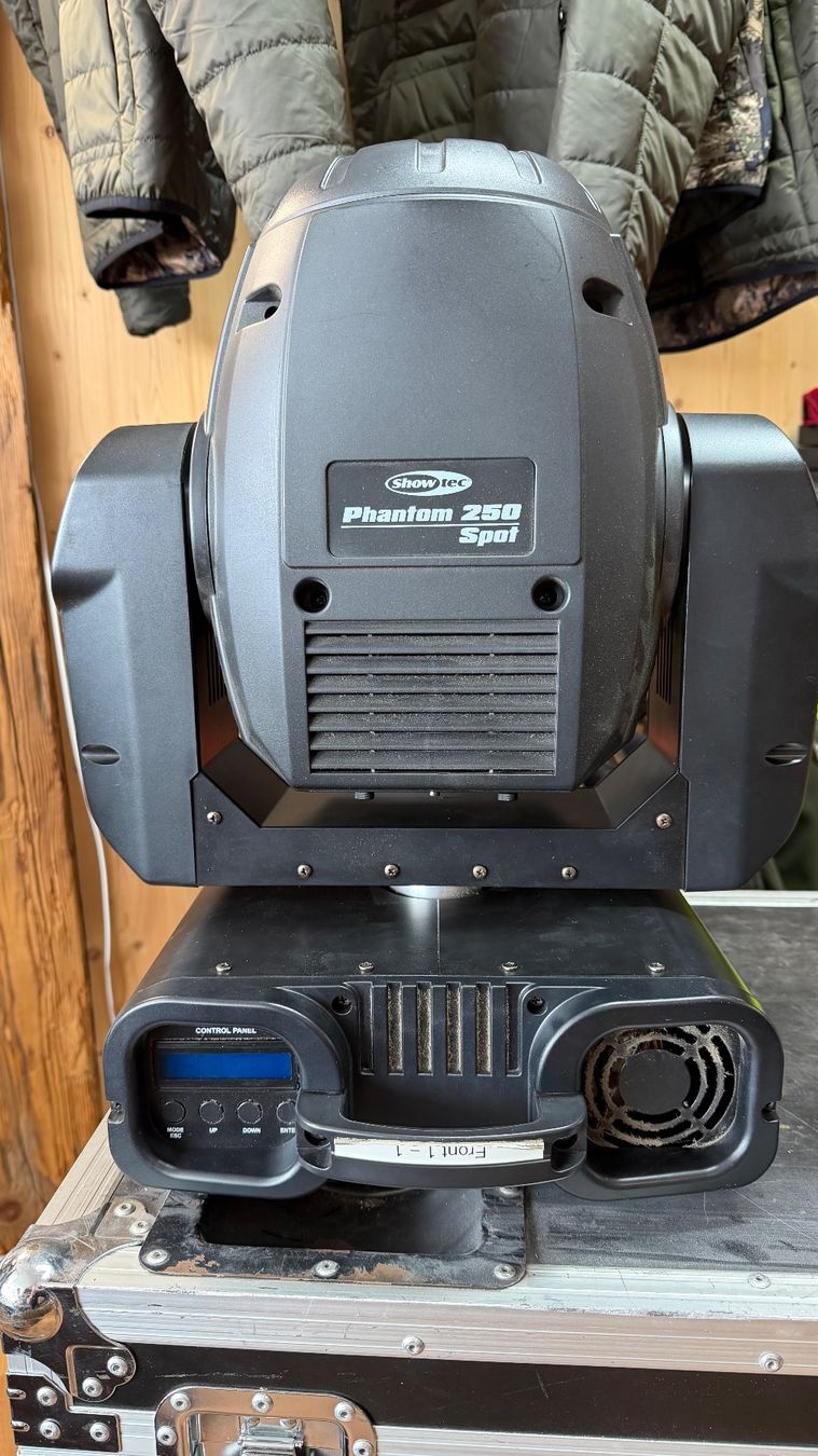 Showtec Lampade: Showtec Phantom 250 Spot Moving Head gebraucht schwarz – Usato da Baar venduto da GerdW 3