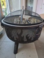 Feuerschale mit Grilleinsatz und schönem Deckel.