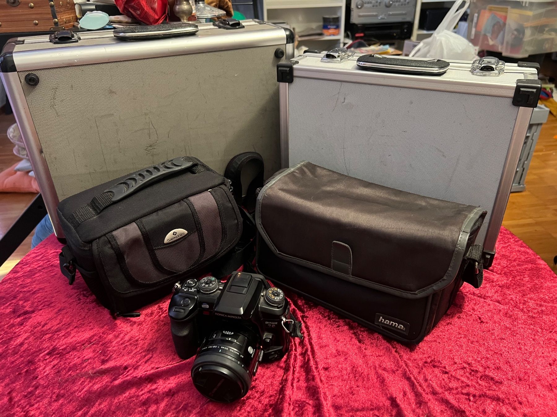 Minolta Fotocamera: Fotoausrüstung  MINOLTA  Div. Gehäuse und Objektive /Filter – Usato da Uster venduto da Mr.Twister 5