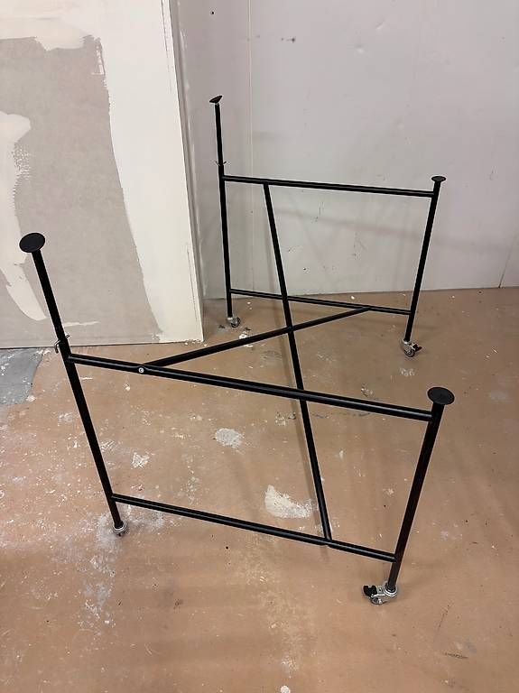 Altri mobili: Original Eiermann E1 Tischgestell – Usato da Herisau venduto da Designreich 1