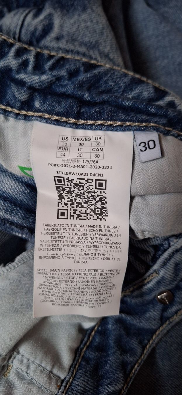 Guess Jeans: Guess, jeans mom – Neu (gemäss Beschreibung) aus Lussery-Villars von pousinete02 3