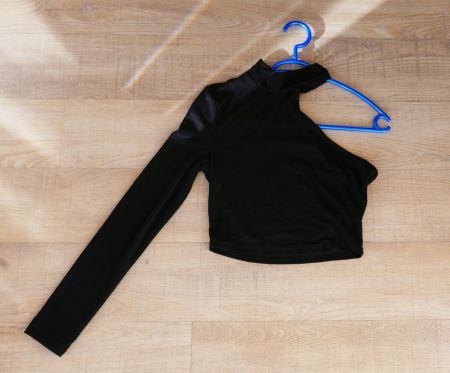 spezielles Top mit 1 Ärmel, Gr. M, schwarz