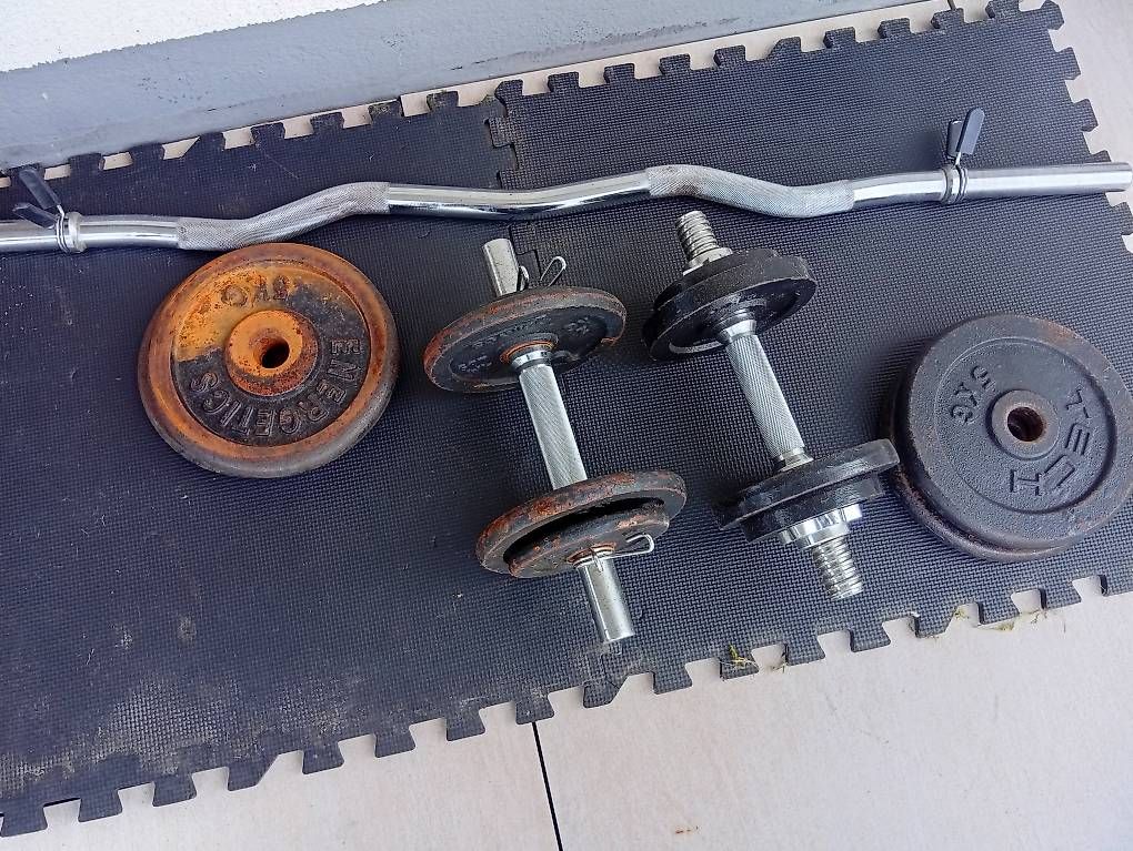 Manubri & Pesi: poids et barres pour musculation  – Usato da Montet (Broye) venduto da str_sy2b