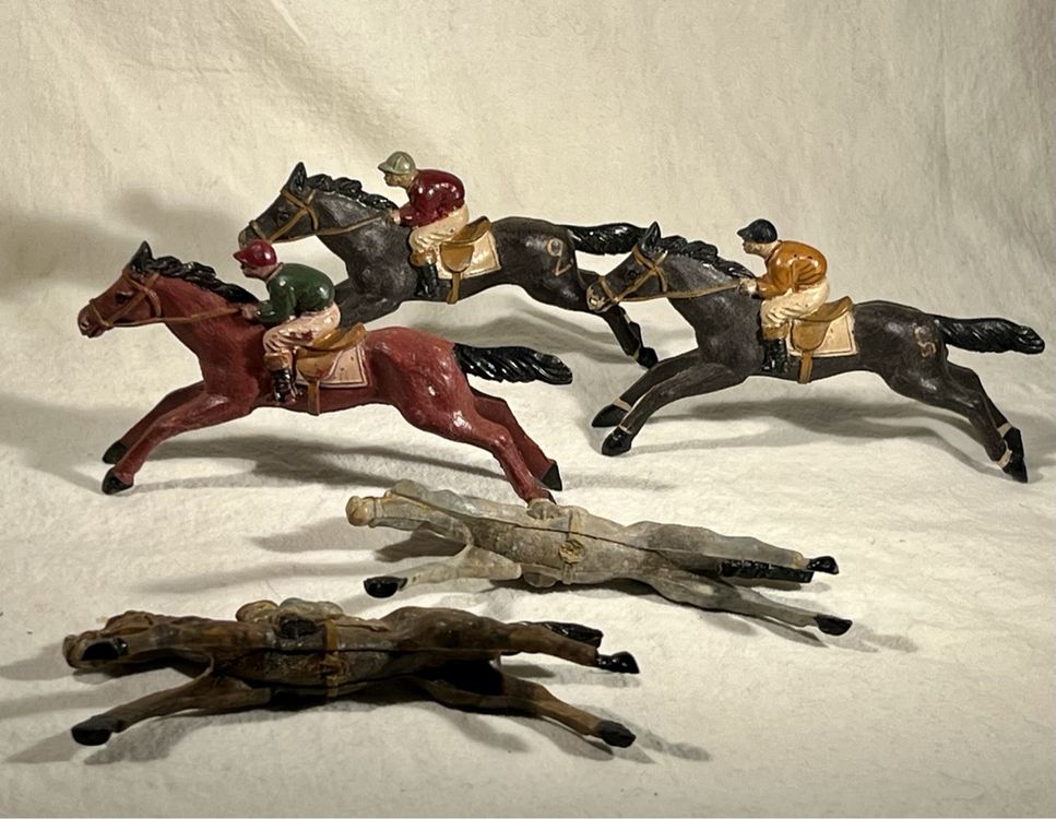 Un ancien jeu de petits chevaux, bonus, vintage - Collection
