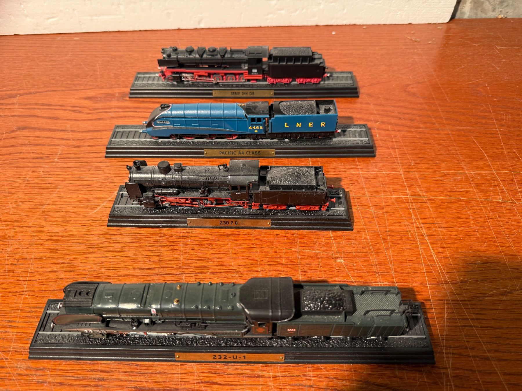 Modelleisenbahnen: 4 Locomotives miniatures, diverses marques, différentes é... – Gebraucht aus Lausanne von artnouveau04
