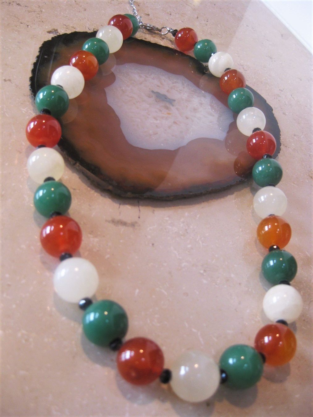 Catenine: ECHTE KARNEOL/JADE/CHALCEDONST. KETTE ca. 51 cm.L.109 g. – Nuovo (secondo la descrizione) da Weiningen ZH venduto da actera 2