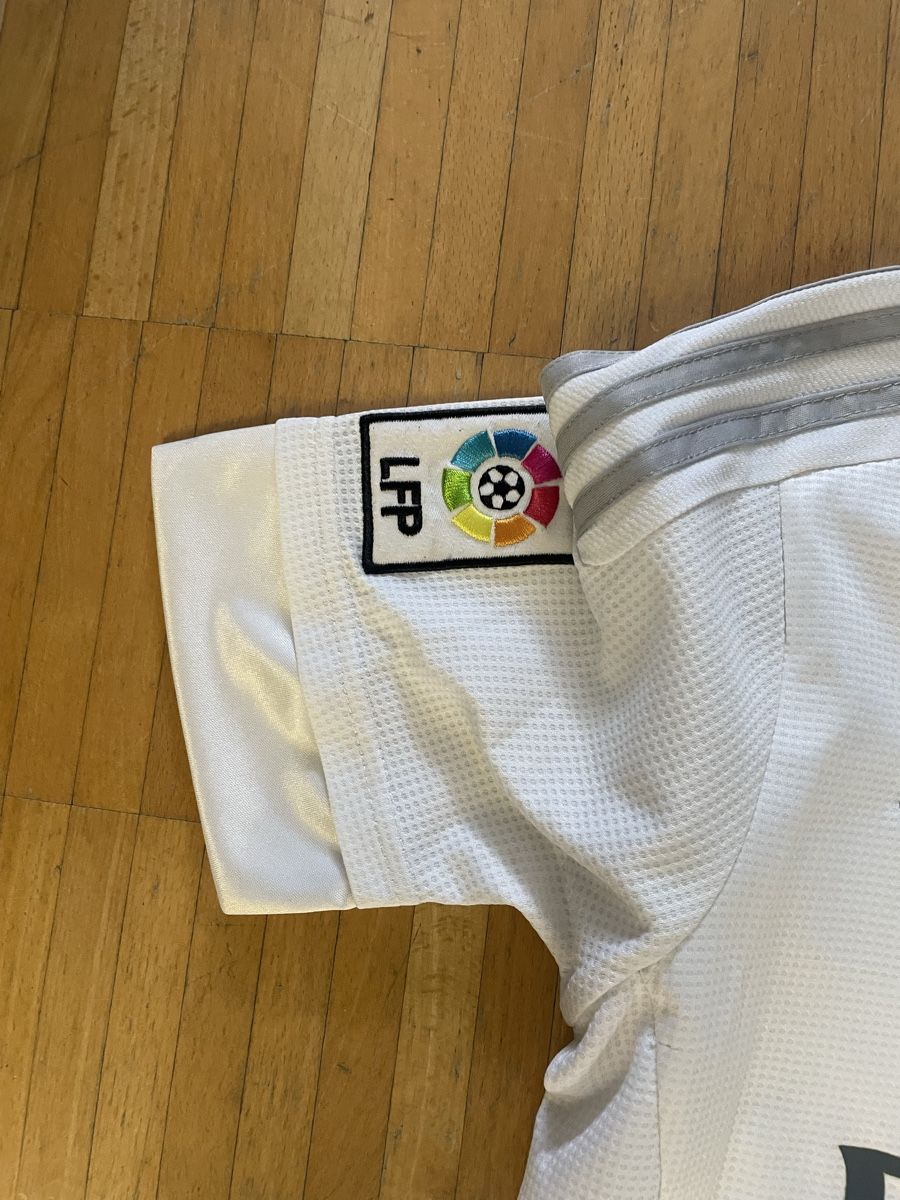 Real Madrid Canottiere & Pantaloni: Réal Madrid Trikot James – Usato da Stäfa venduto da Phphch 1