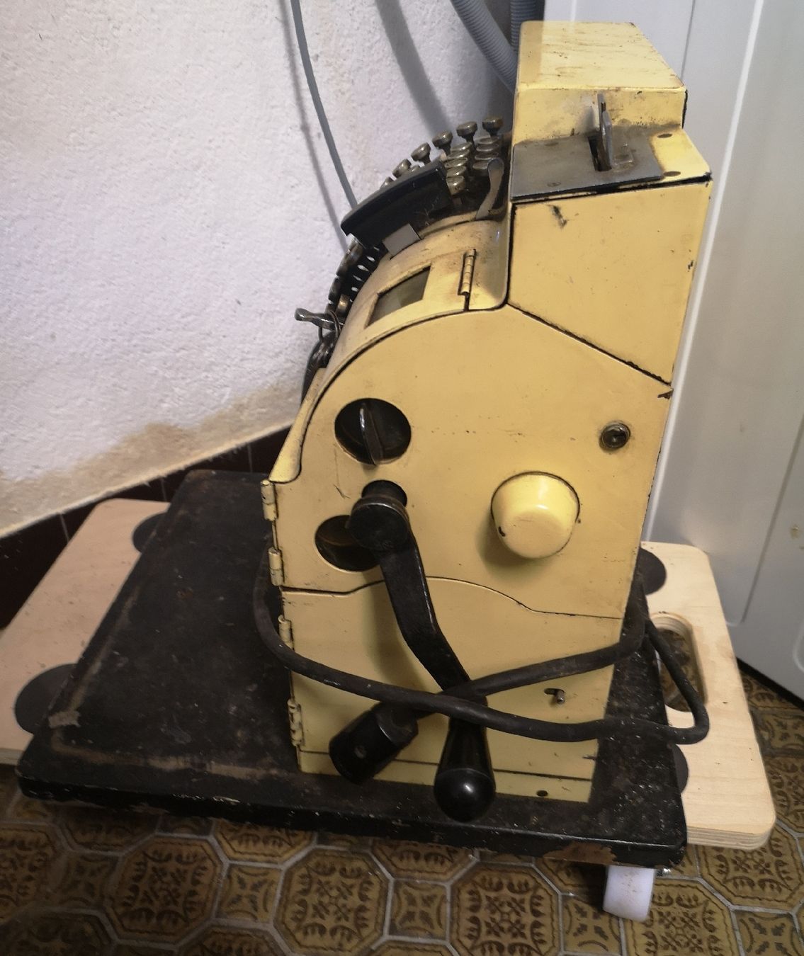 Registratore di cassa: Caisse enregistreuse ancienne – Usato da Conthey venduto da Cathlouz 2