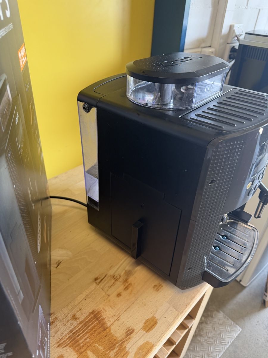 Krups Macchine per caffè & Macchine per espresso: Krups EA8100 Kaffeevollautomat gebraucht mit OVP – Usato da Strengelbach venduto da RaenAntikDesign 5