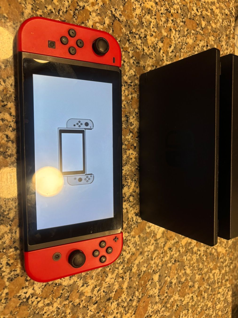 Nintendo Console: Nintendo Swich + Ladestation - Preis verhandelbar – Nuovo (secondo la descrizione) da Birmensdorf ZH venduto da vitord01 1