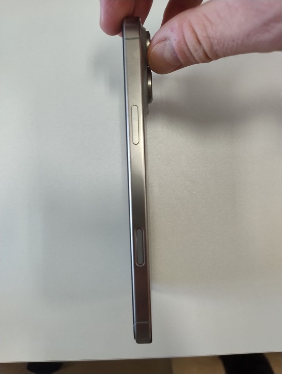 Apple Telefoni cellulari / Smartphones: iPhone 16 Pro Max 256GB sehr gepflegt  – Usato da Rüschlikon venduto da Eugen1984 2