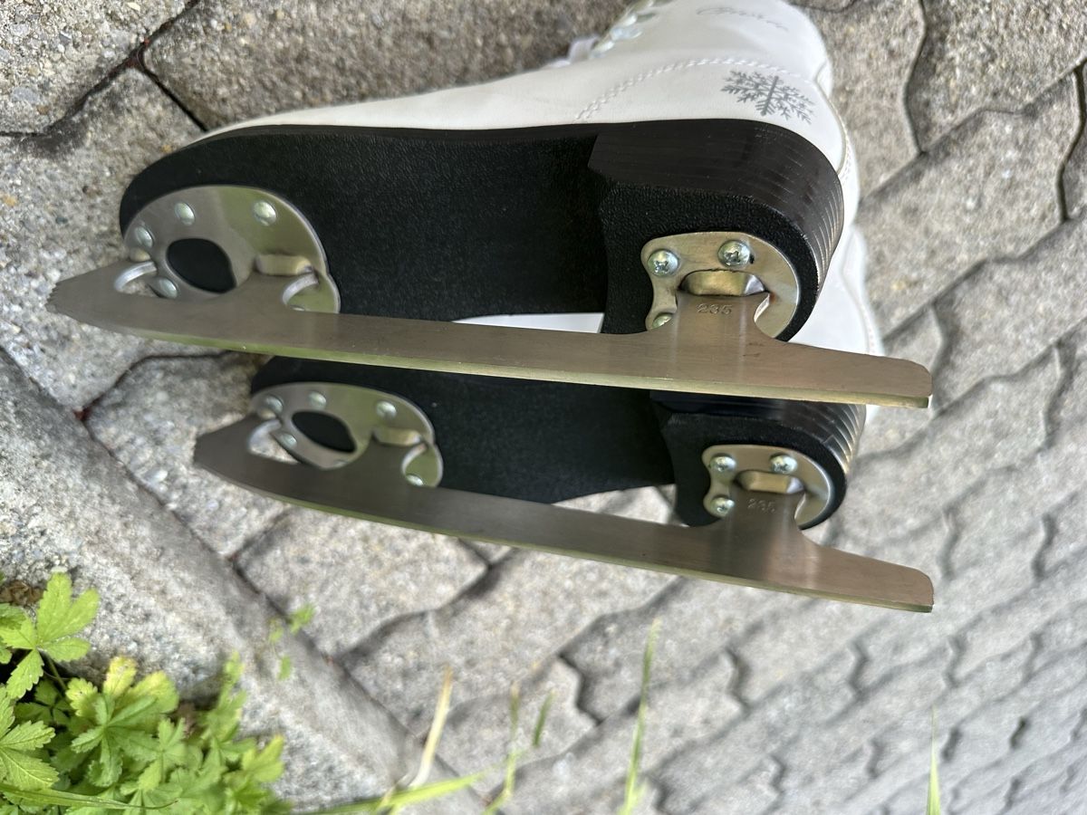 Schlittschuhe: Schlittschuhe Givrée Gr. 37 – Gebraucht aus Bäch SZ von MonaBe 5